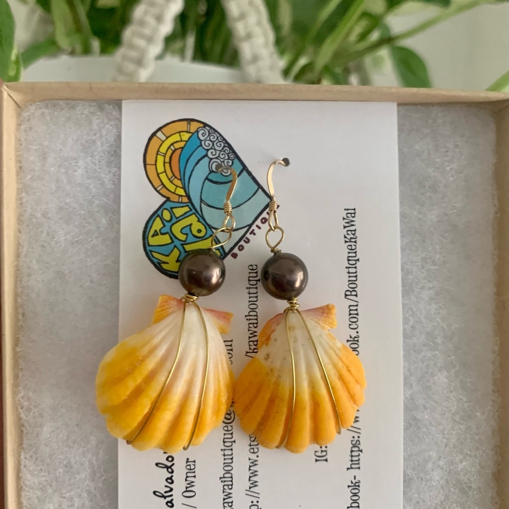 Brand New Sunrise Shell Tahitian Pearl Earrings